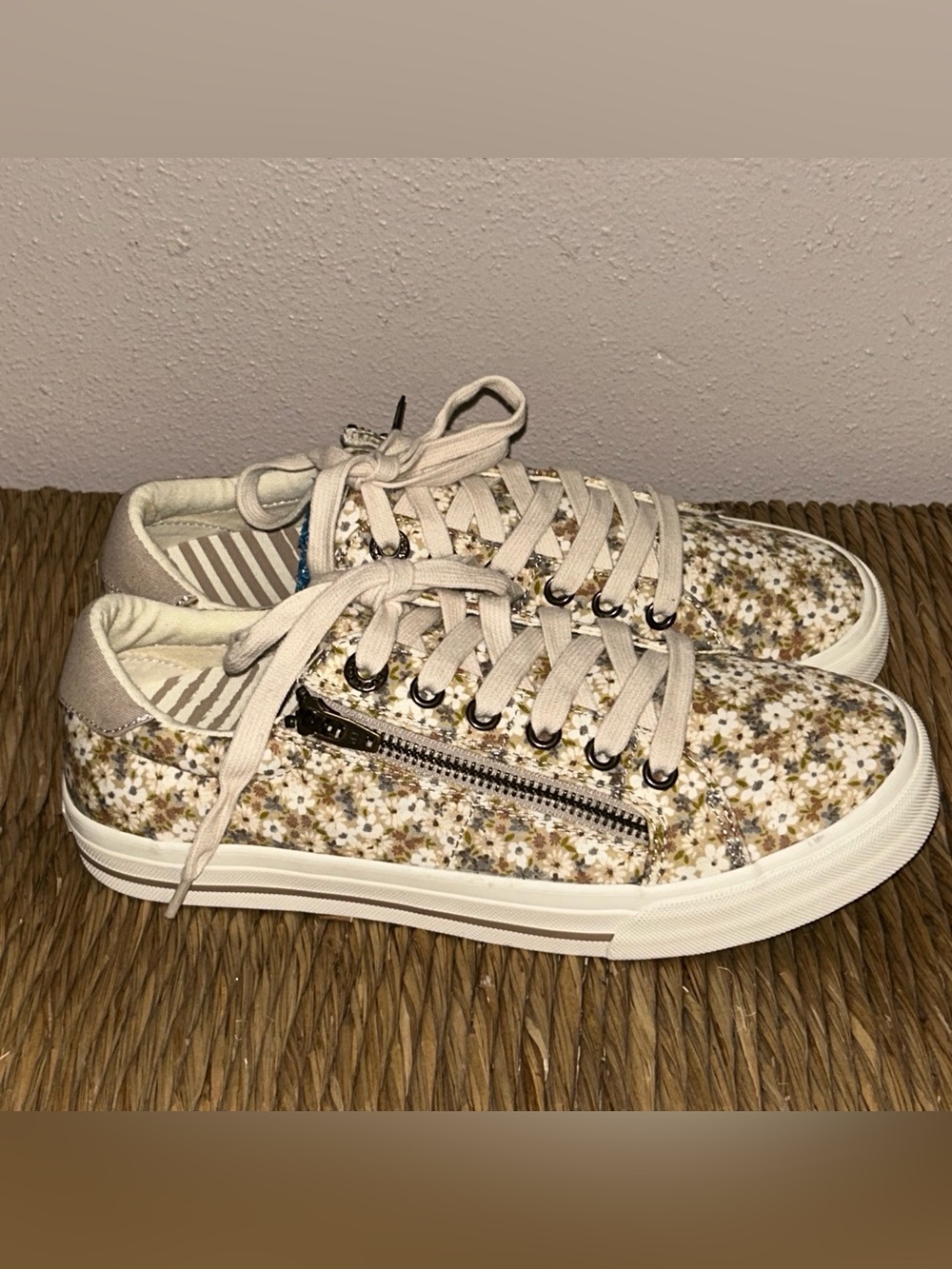 Taos Footwear Beige Floral Lace-Up Sneakers with Side Zip